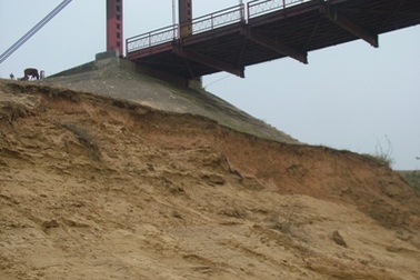 Hà bá “nuốt” làng sau lũ 